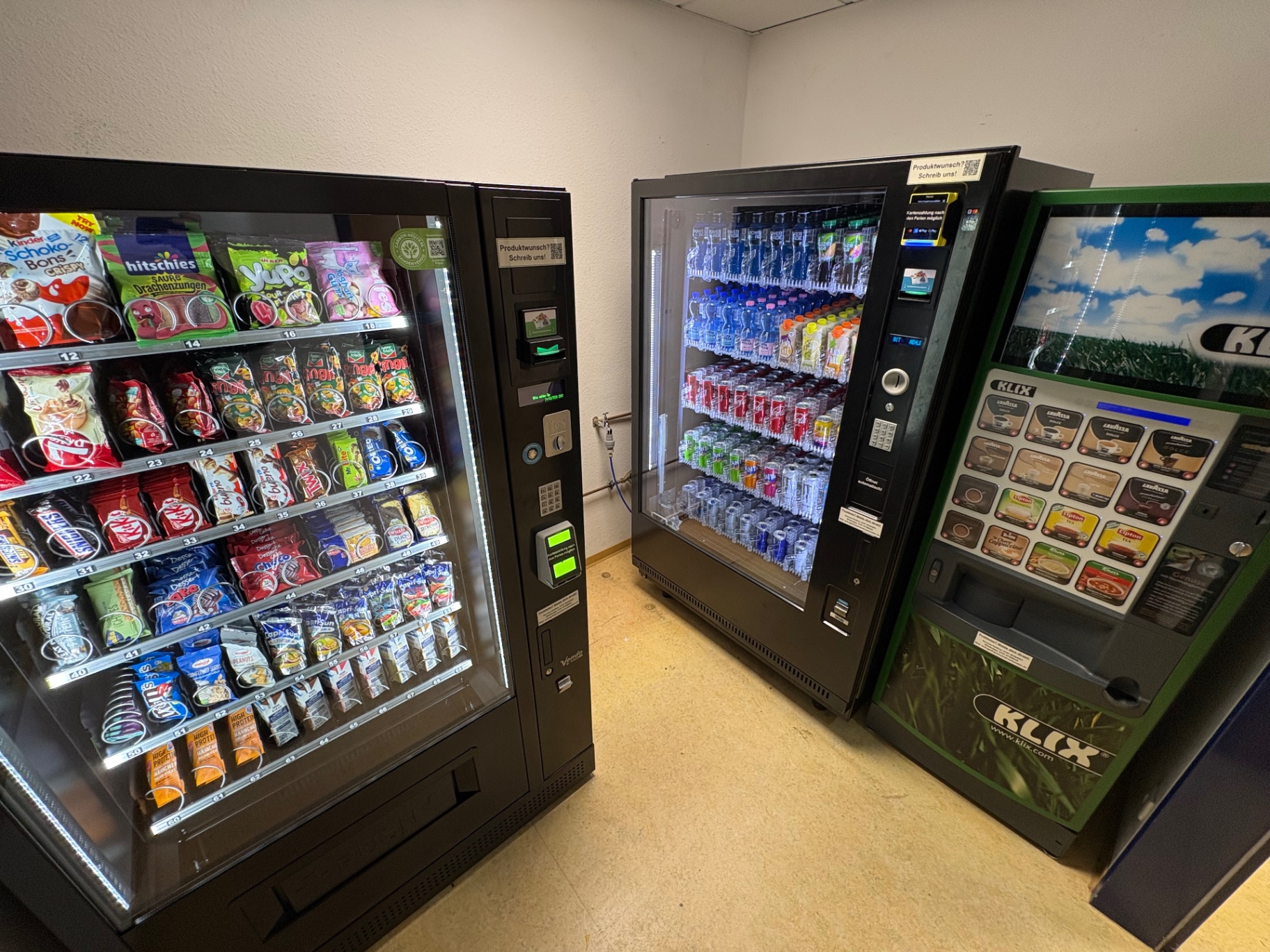 Snack-, Getränke- und KLIX-Kaffeeautomat nebeneinander