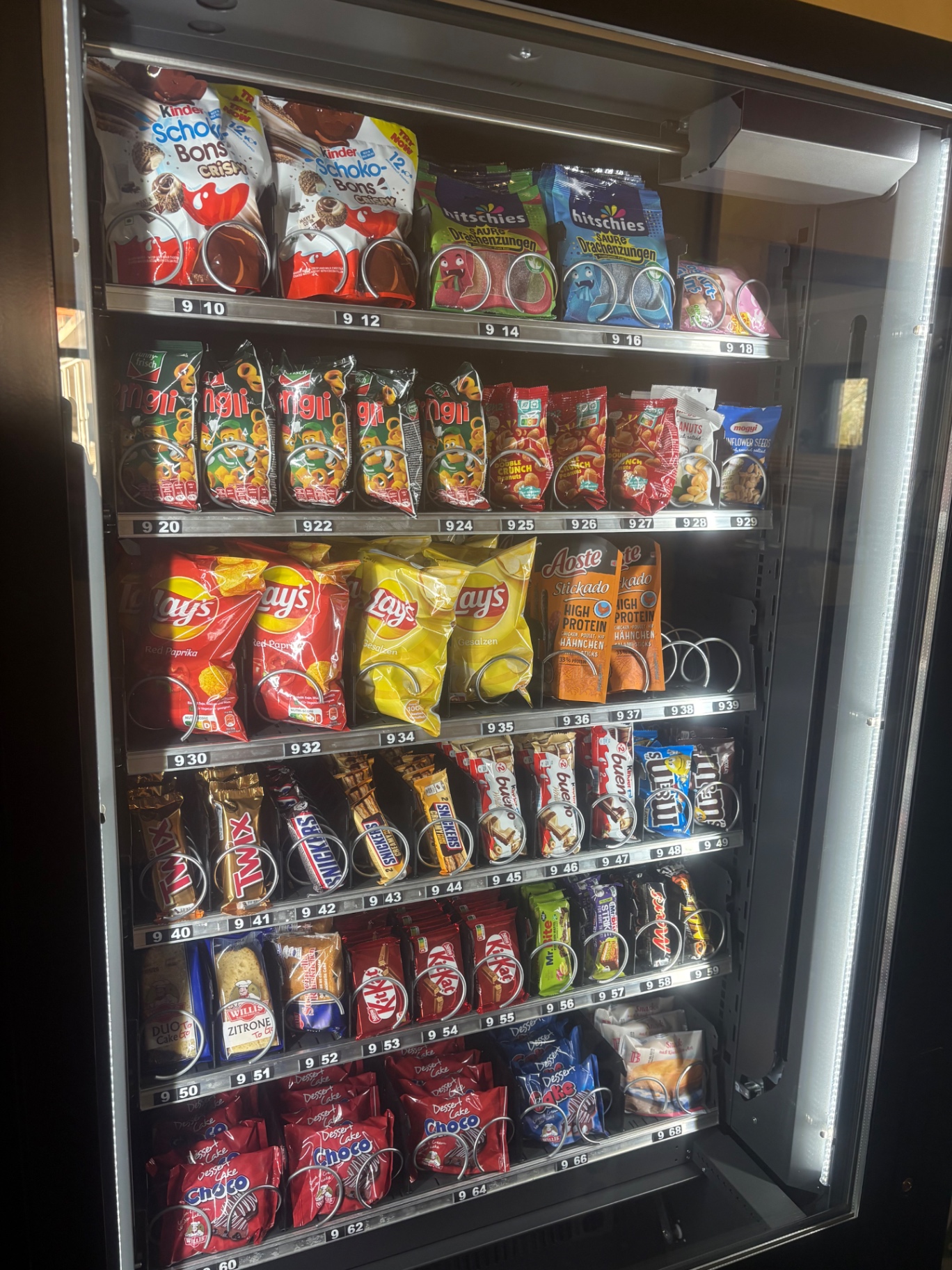 SandenVendo Snackautomat – seitliche Ansicht